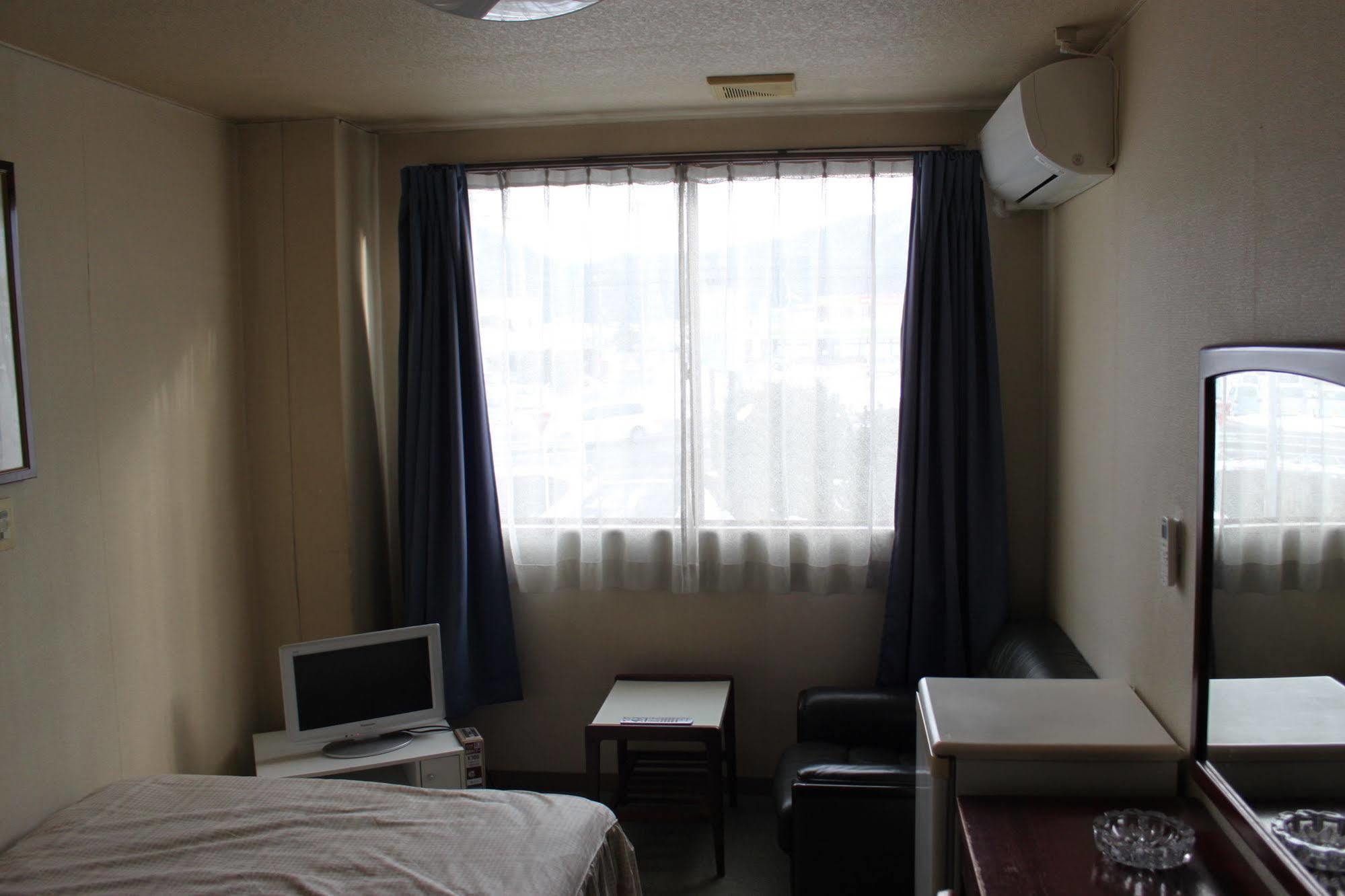 บิสซิเนส โฮเต็ล ฟูจิมิ Hotel ฟูจิโยชิดะ ภายนอก รูปภาพ