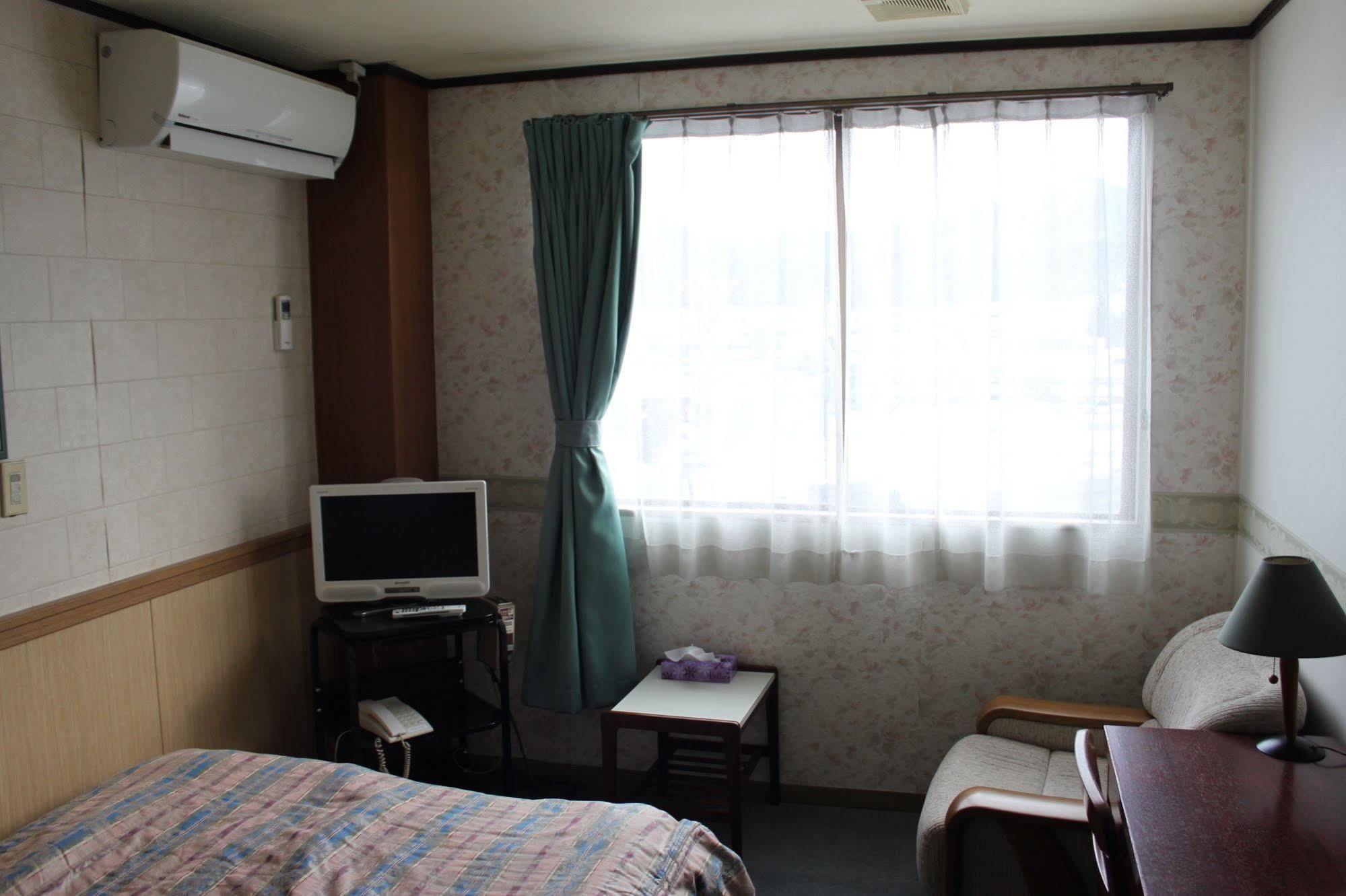 บิสซิเนส โฮเต็ล ฟูจิมิ Hotel ฟูจิโยชิดะ ภายนอก รูปภาพ