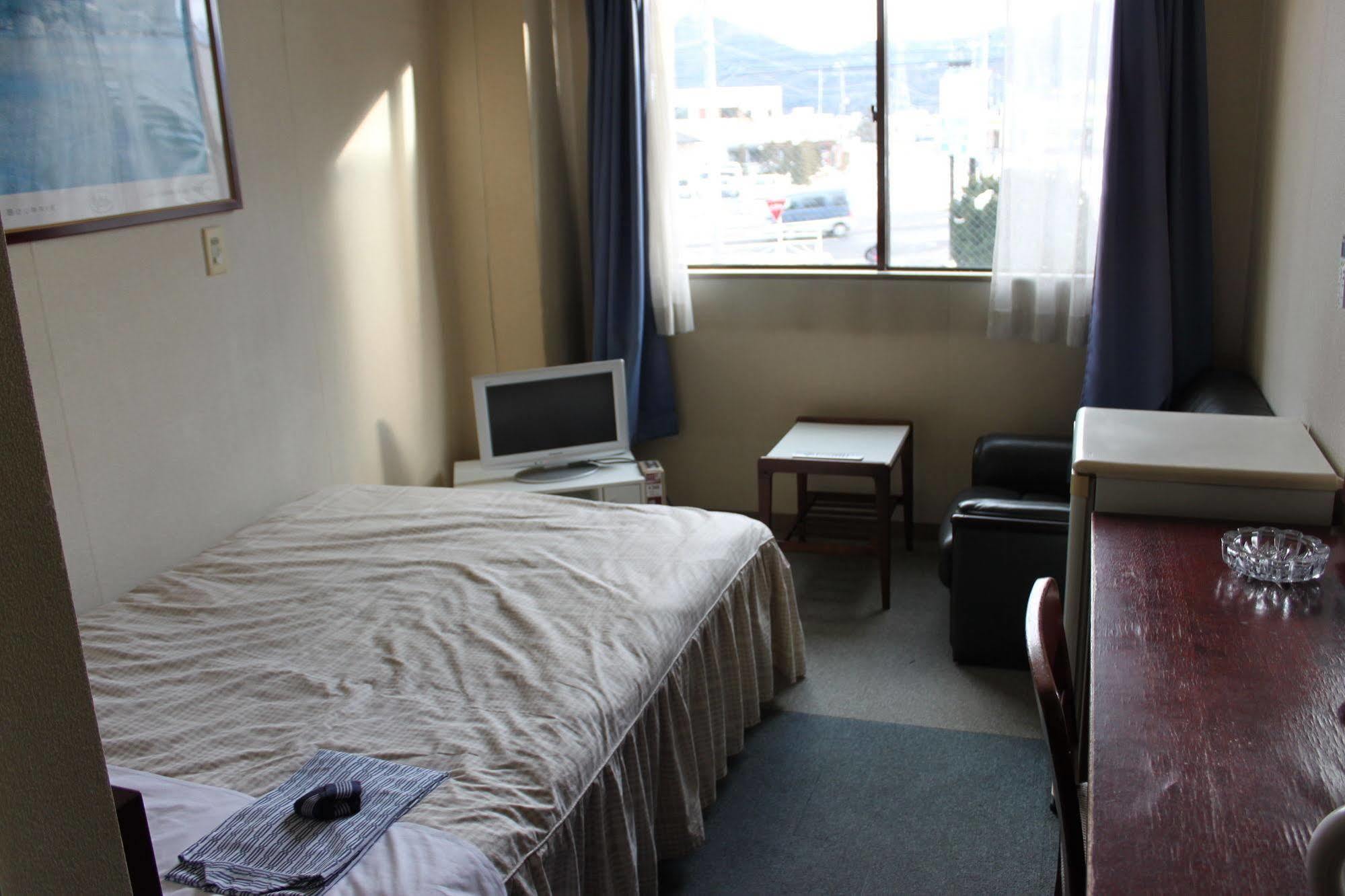 บิสซิเนส โฮเต็ล ฟูจิมิ Hotel ฟูจิโยชิดะ ภายนอก รูปภาพ